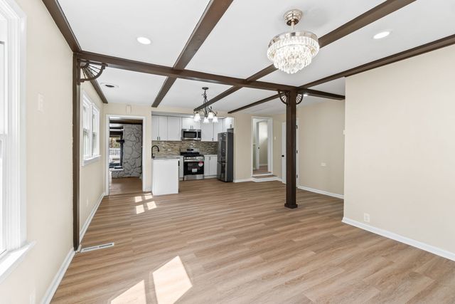 7730 Virginia Court, Willowbrook, IL 60527