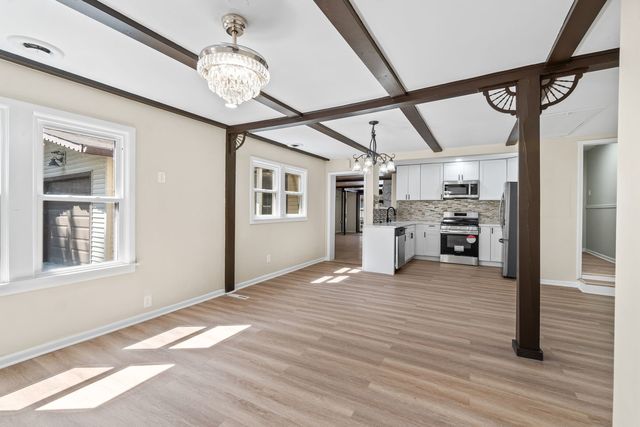 7730 Virginia Court, Willowbrook, IL 60527