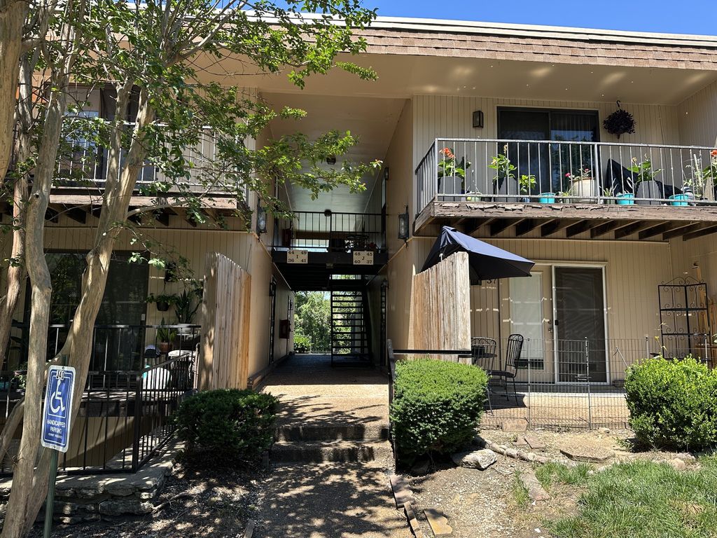 420 Walton Ln Apt I41, Madison, TN 37115