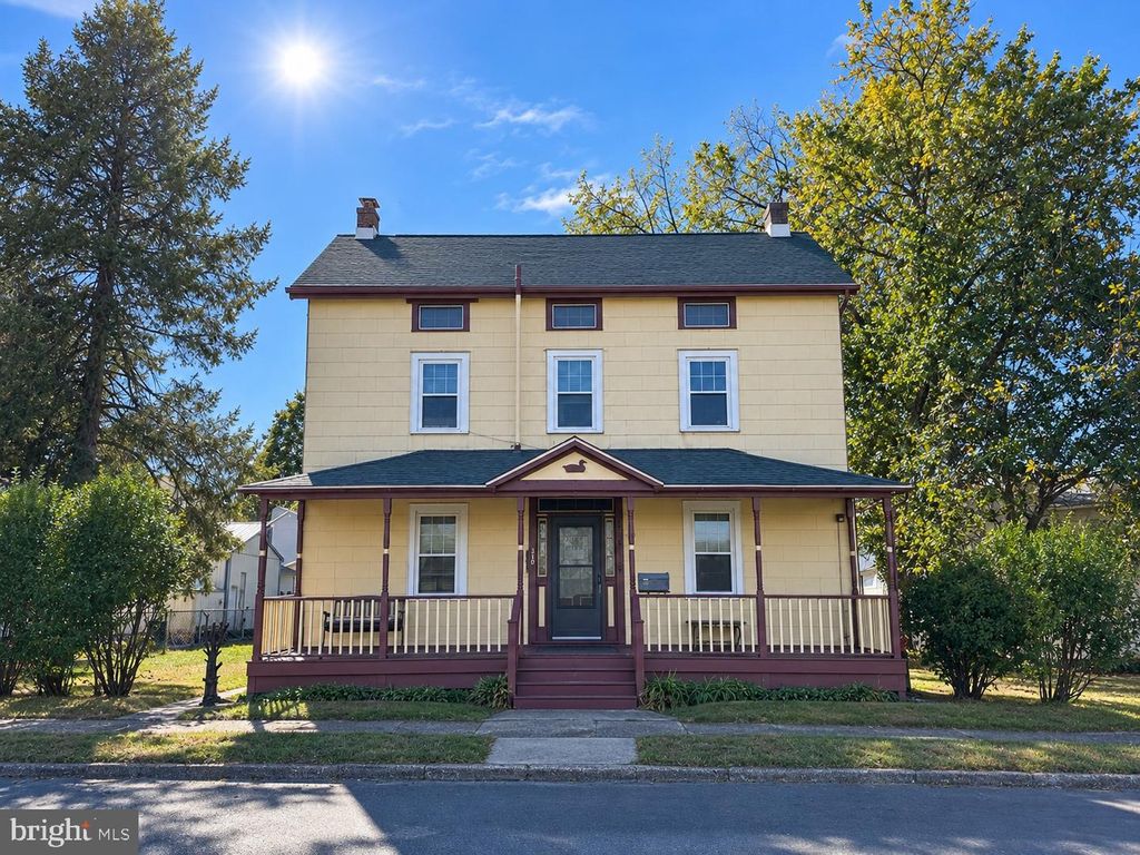 310 FRONT ST, BEVERLY, NJ 08010 — exterior