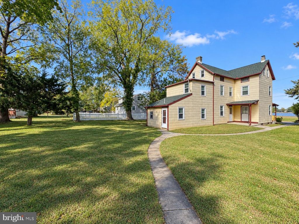 310 FRONT ST, BEVERLY, NJ 08010 — photo 4