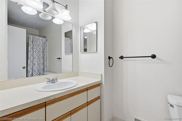 2158 Hidden Meadows Drive C, Walled Lake, MI 48390