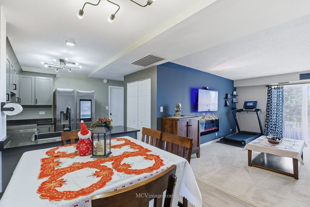 5400 Walnut Avenue 208, Downers Grove, IL 60515