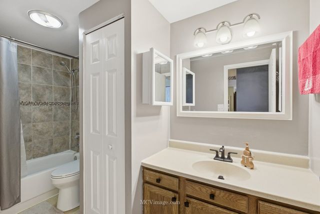 5400 Walnut Avenue 208, Downers Grove, IL 60515