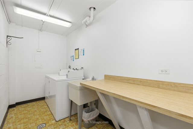 5400 Walnut Avenue 208, Downers Grove, IL 60515