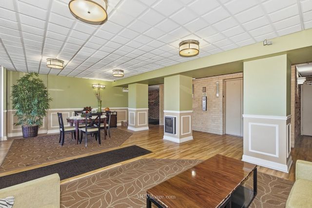 5400 Walnut Avenue 208, Downers Grove, IL 60515