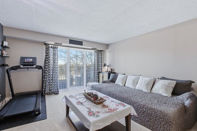 5400 Walnut Avenue 208, Downers Grove, IL 60515