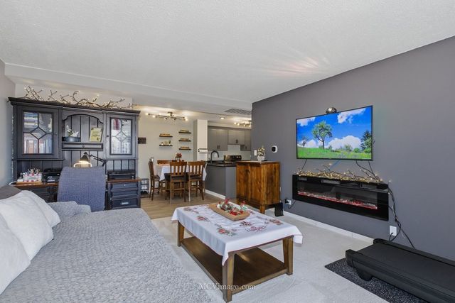 5400 Walnut Avenue 208, Downers Grove, IL 60515