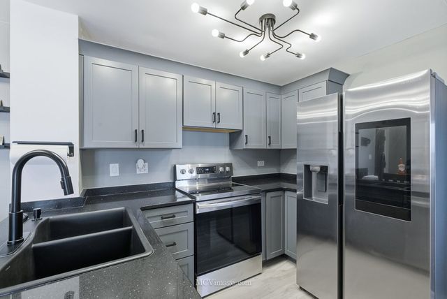 5400 Walnut Avenue 208, Downers Grove, IL 60515