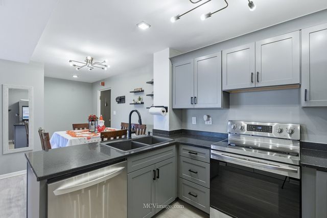 5400 Walnut Avenue 208, Downers Grove, IL 60515