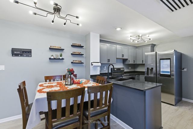 5400 Walnut Avenue 208, Downers Grove, IL 60515