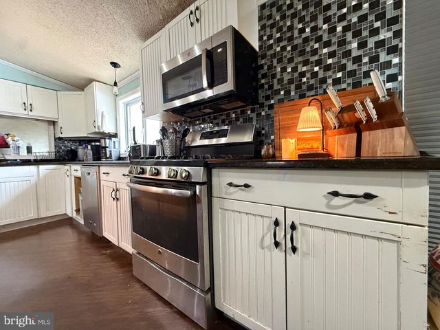 354 BLUE ROCKS RD, Lenhartsville, PA 19534