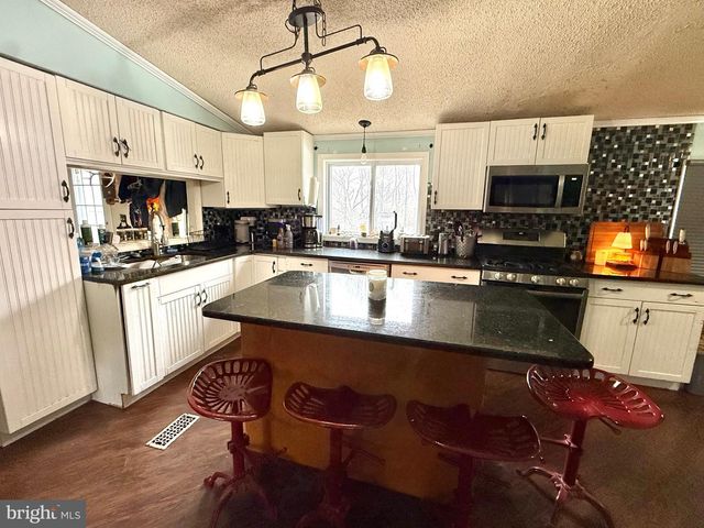 354 BLUE ROCKS RD, Lenhartsville, PA 19534