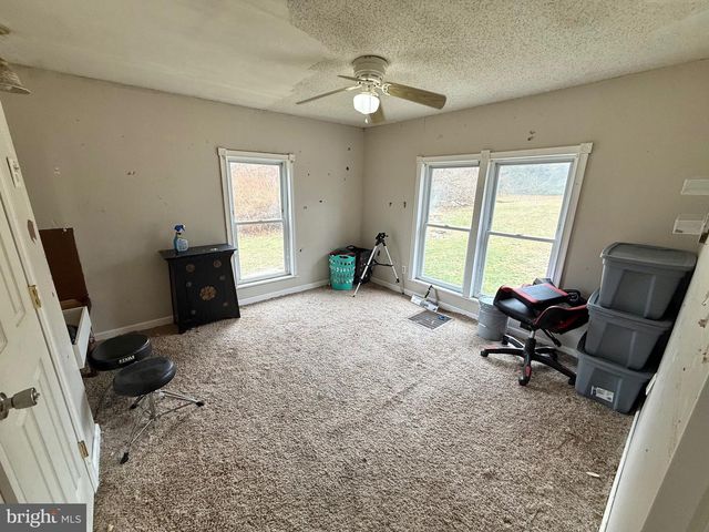 354 BLUE ROCKS RD, Lenhartsville, PA 19534