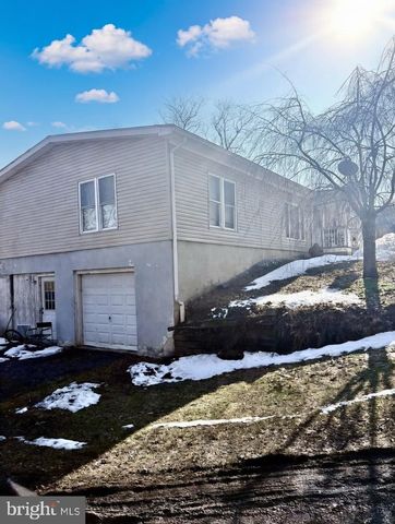 354 BLUE ROCKS RD, Lenhartsville, PA 19534
