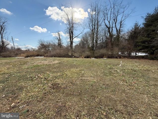 354 BLUE ROCKS RD, Lenhartsville, PA 19534