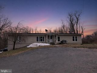 354 BLUE ROCKS RD, Lenhartsville, PA 19534