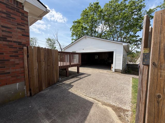 17 Holiday Road, Winchester, KY 40391