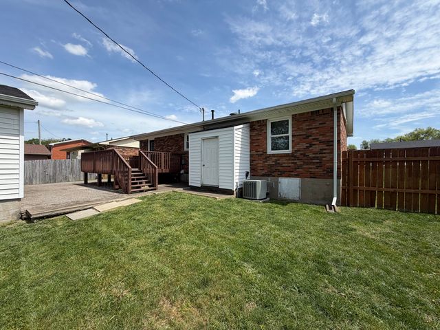 17 Holiday Road, Winchester, KY 40391