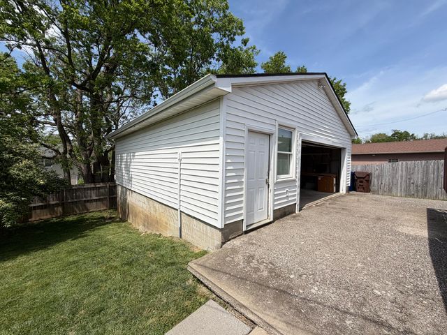 17 Holiday Road, Winchester, KY 40391