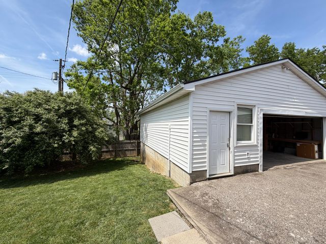 17 Holiday Road, Winchester, KY 40391