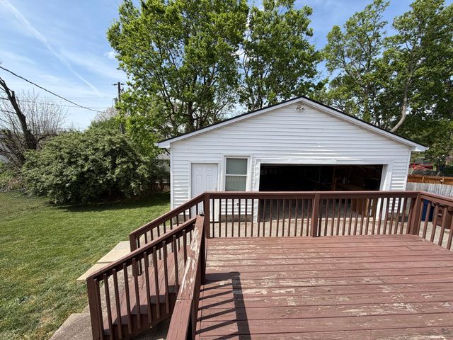17 Holiday Road, Winchester, KY 40391