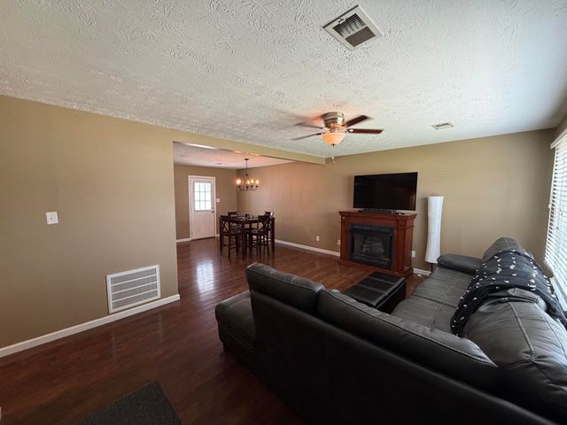 17 Holiday Road, Winchester, KY 40391