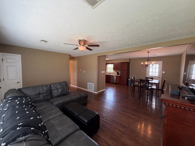 17 Holiday Road, Winchester, KY 40391