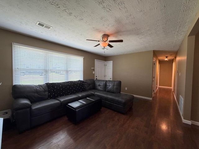 17 Holiday Road, Winchester, KY 40391