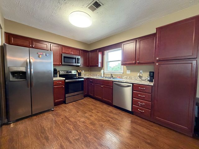17 Holiday Road, Winchester, KY 40391