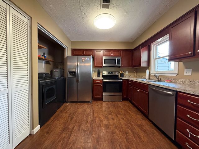 17 Holiday Road, Winchester, KY 40391