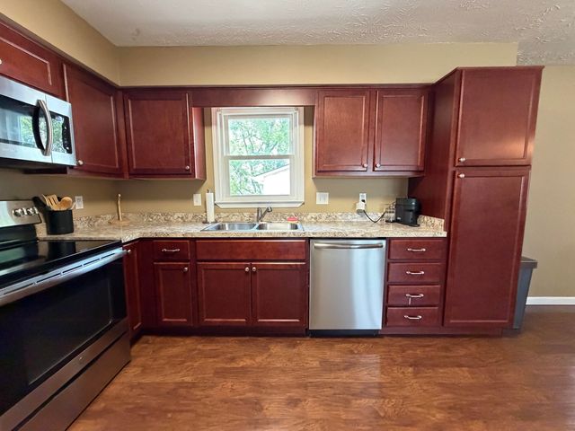 17 Holiday Road, Winchester, KY 40391