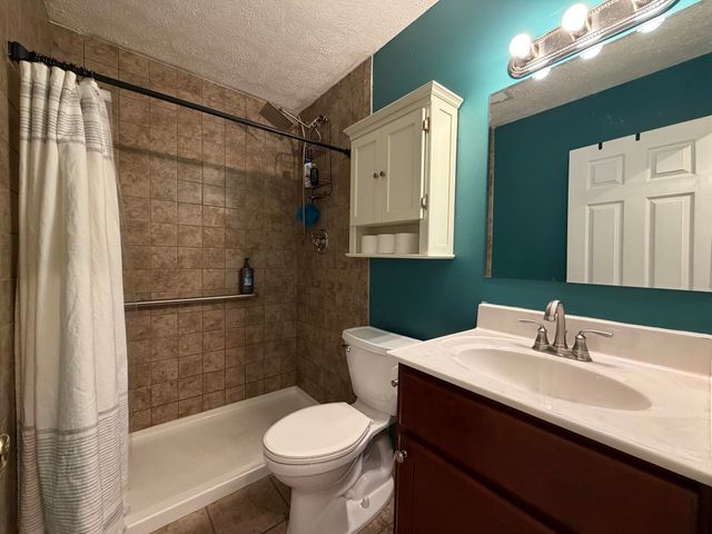 17 Holiday Road, Winchester, KY 40391
