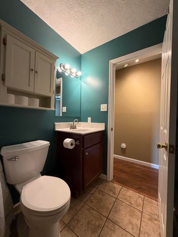 17 Holiday Road, Winchester, KY 40391