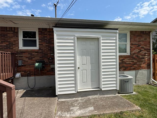 17 Holiday Road, Winchester, KY 40391