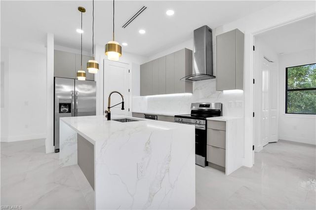 1018 Calvin AVE, Lehigh Acres, FL 33972