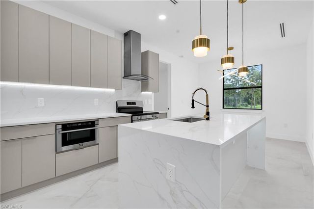 1018 Calvin AVE, Lehigh Acres, FL 33972