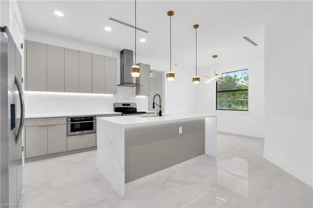 1018 Calvin AVE, Lehigh Acres, FL 33972