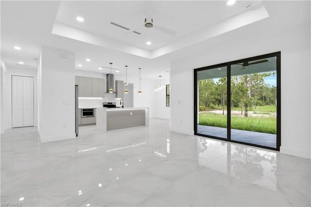 1018 Calvin AVE, Lehigh Acres, FL 33972