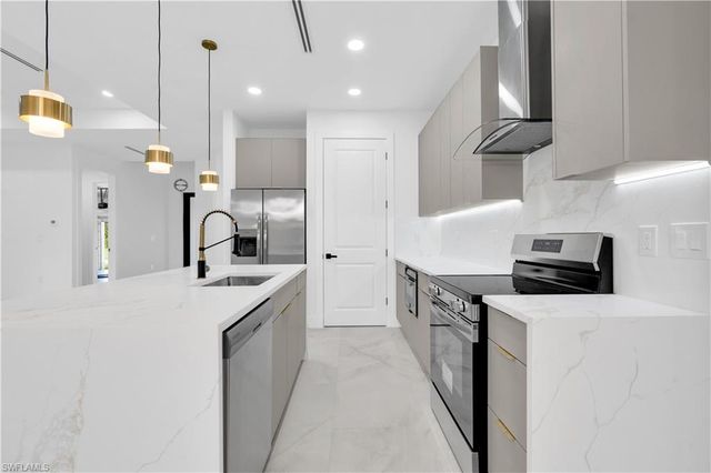 1018 Calvin AVE, Lehigh Acres, FL 33972