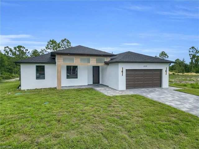 1018 Calvin AVE, Lehigh Acres, FL 33972