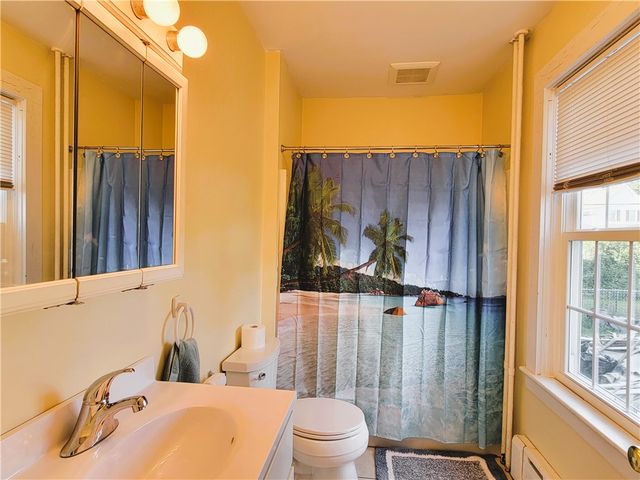 676 Thames Street, Newport, RI 02840