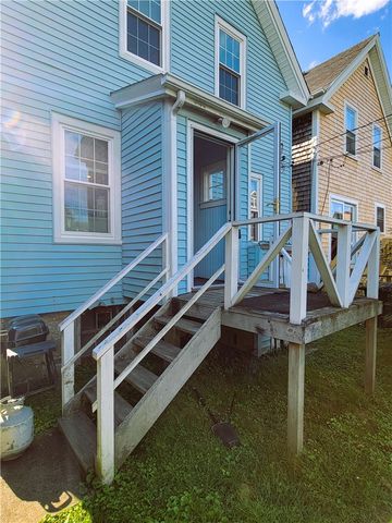676 Thames Street, Newport, RI 02840