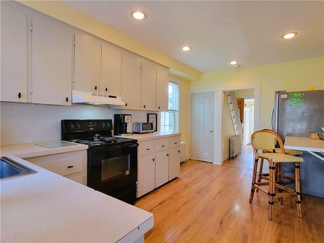 676 Thames Street, Newport, RI 02840