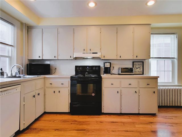 676 Thames Street, Newport, RI 02840