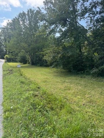 57 Twin Ponds Lane, Hendersonville, NC 28739