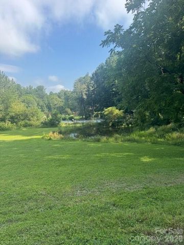 57 Twin Ponds Lane, Hendersonville, NC 28739