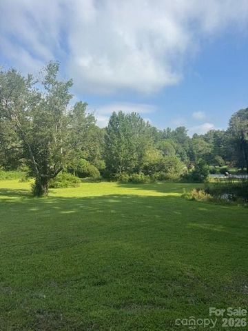 57 Twin Ponds Lane, Hendersonville, NC 28739