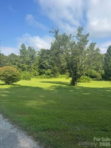 57 Twin Ponds Lane, Hendersonville, NC 28739