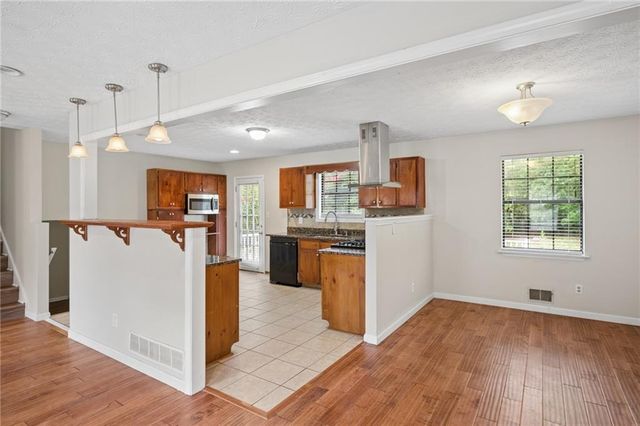 4390 Valley Brook Lane, College Park, GA 30349